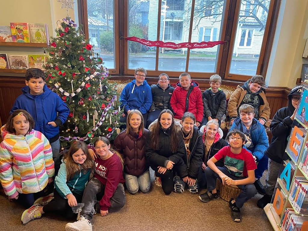 Students bringing ornaments to Ogden library