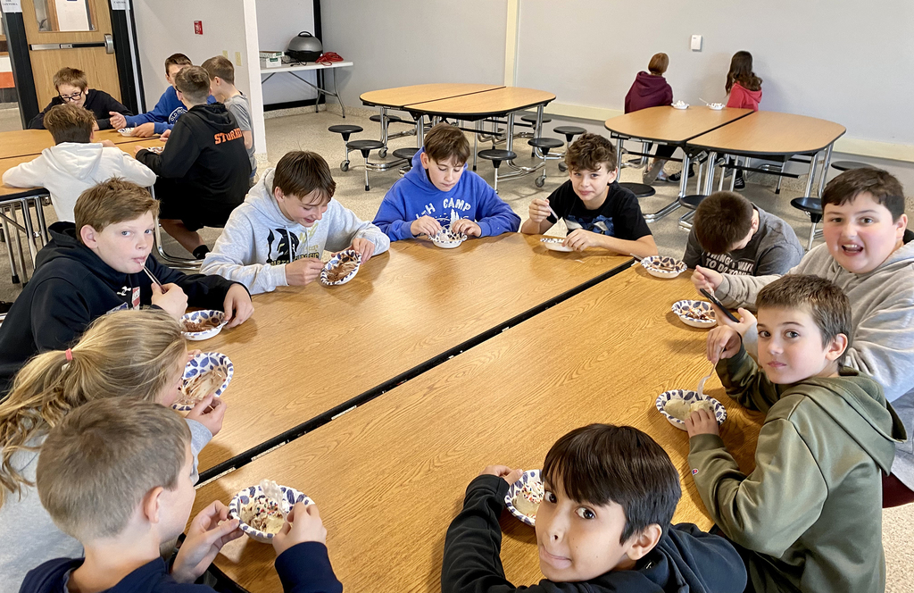Middle school sundae party for first quarter achievement.